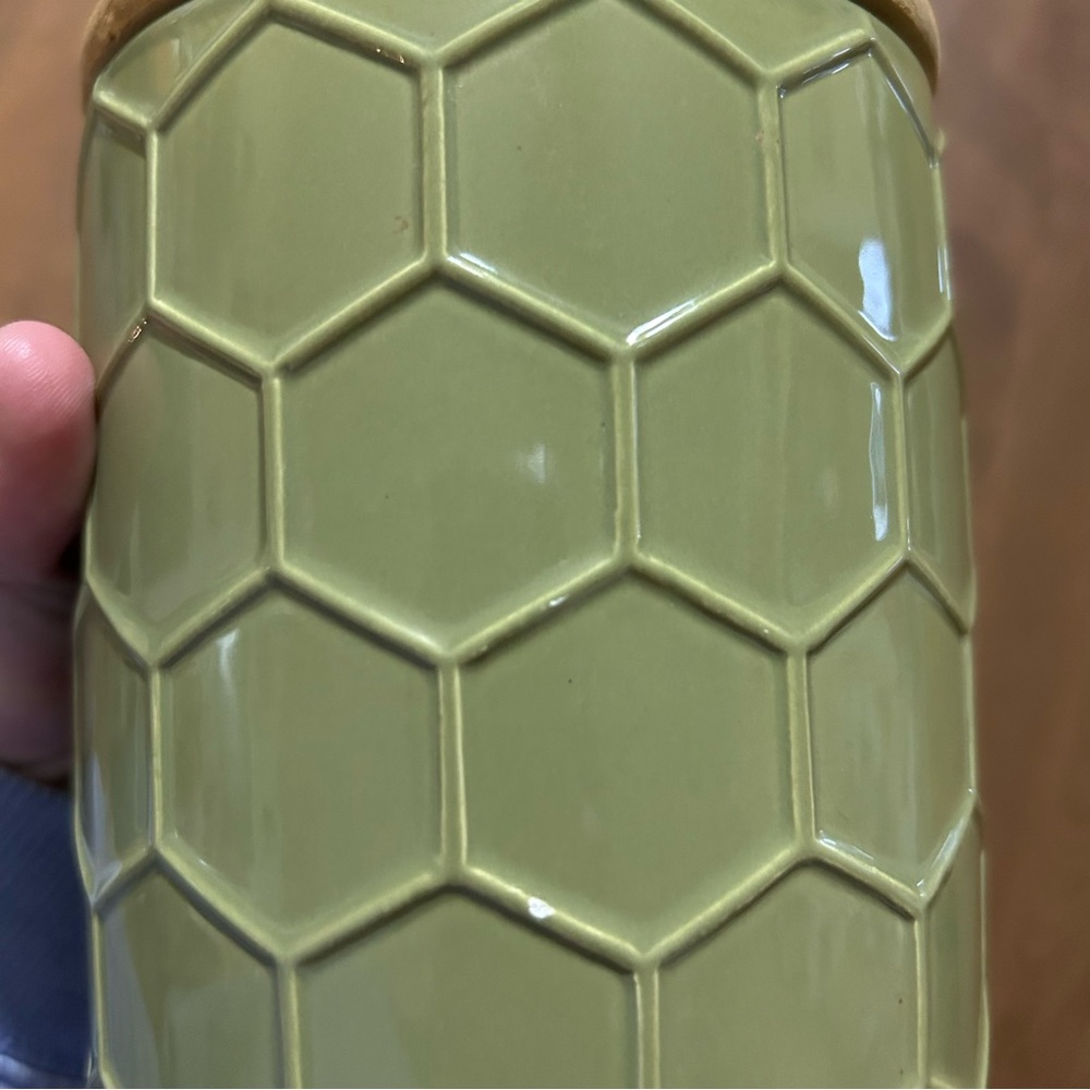 Bee Kind Green cannister - Picture 6 of 6